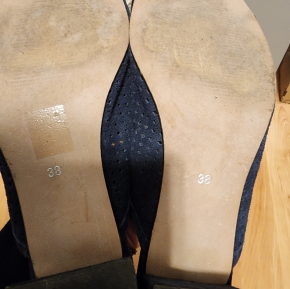 Women's Heels - Picture 2 of 3